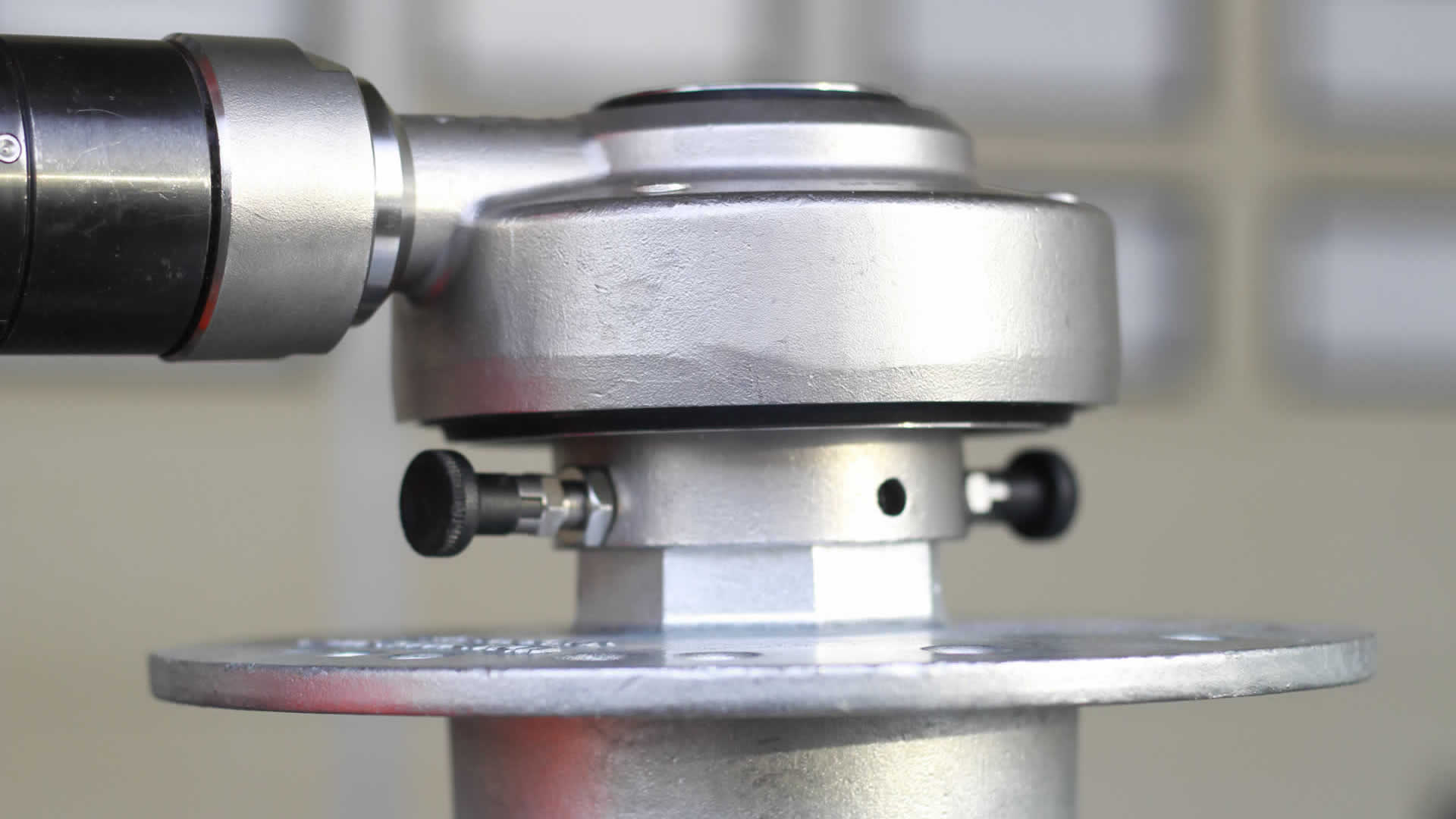 Retention adaptor