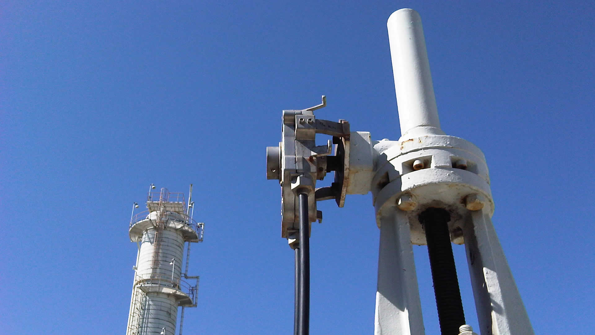 Remote actuator for easy manual valve operation from a distance