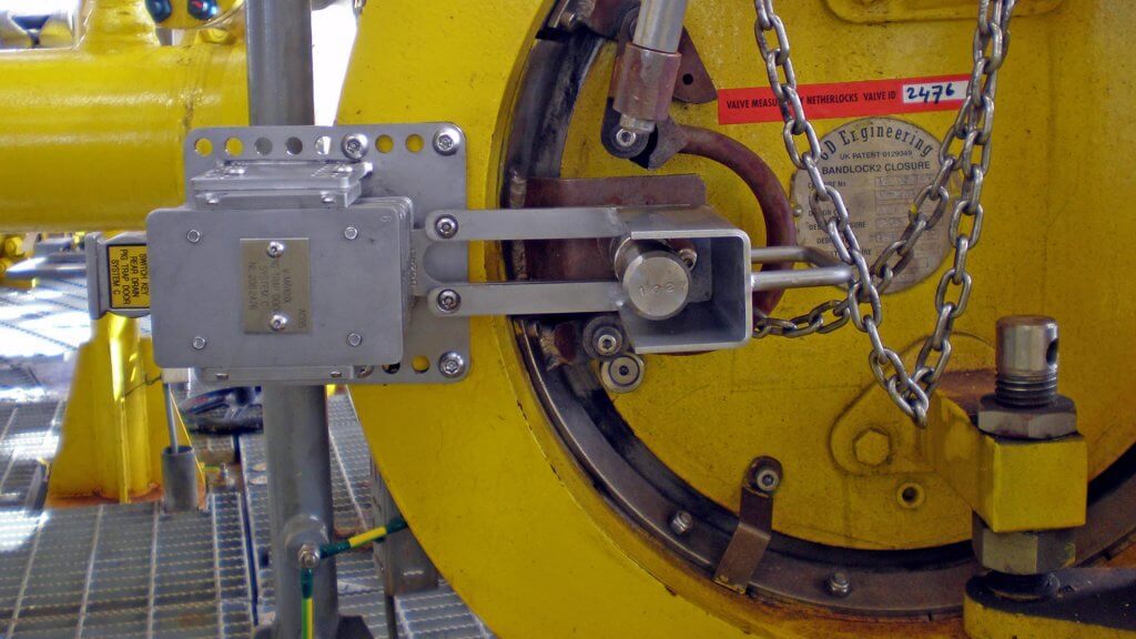 Closure lock voor securing safe pigging operations