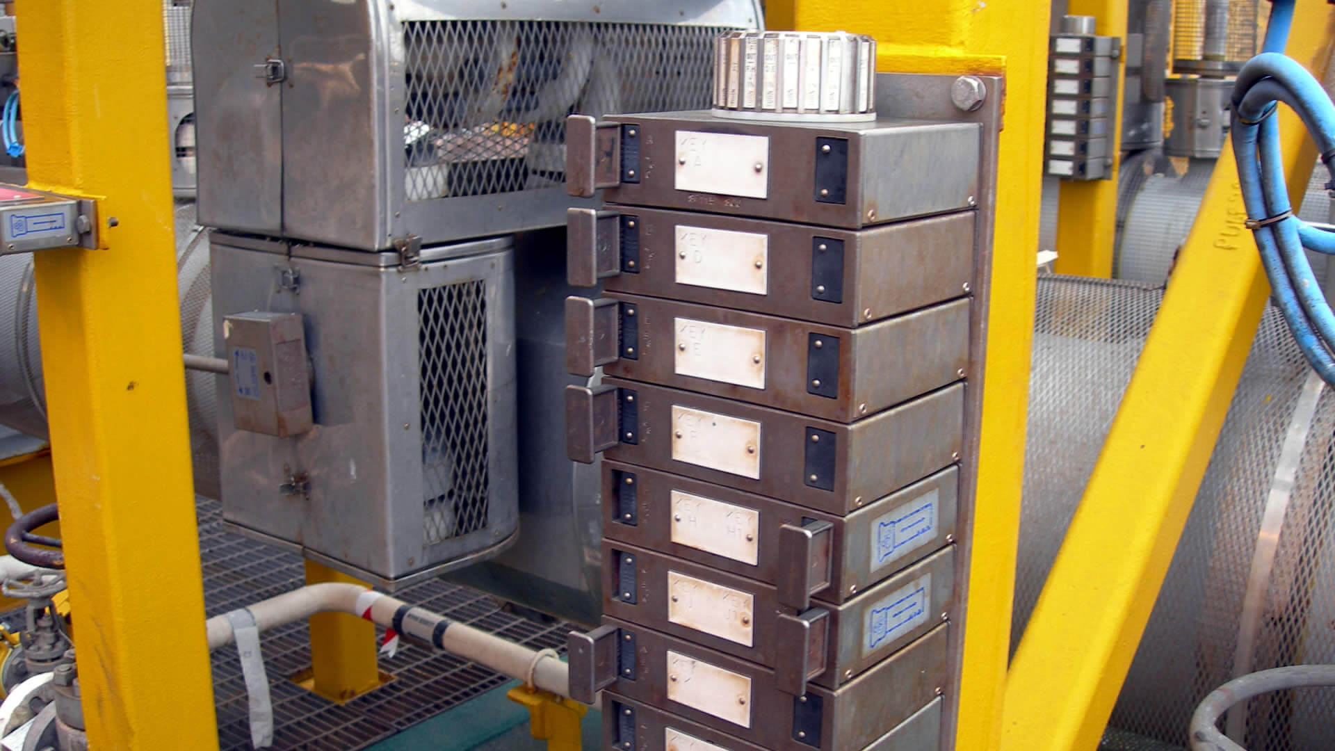 The sequence control unit is a mechanical key issuing and control device. for valve interlocks.