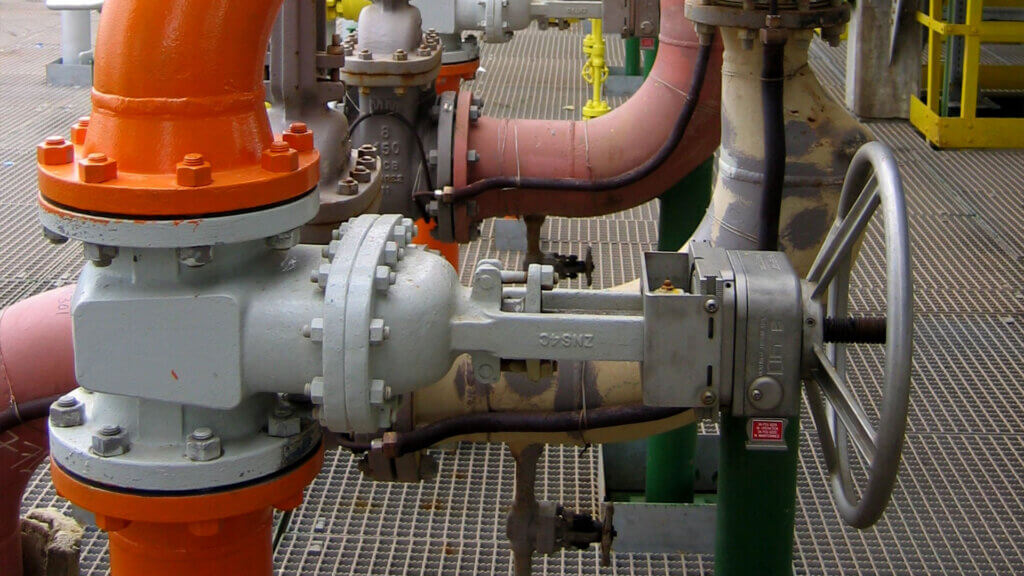 Valve interlock for pressure relief valves