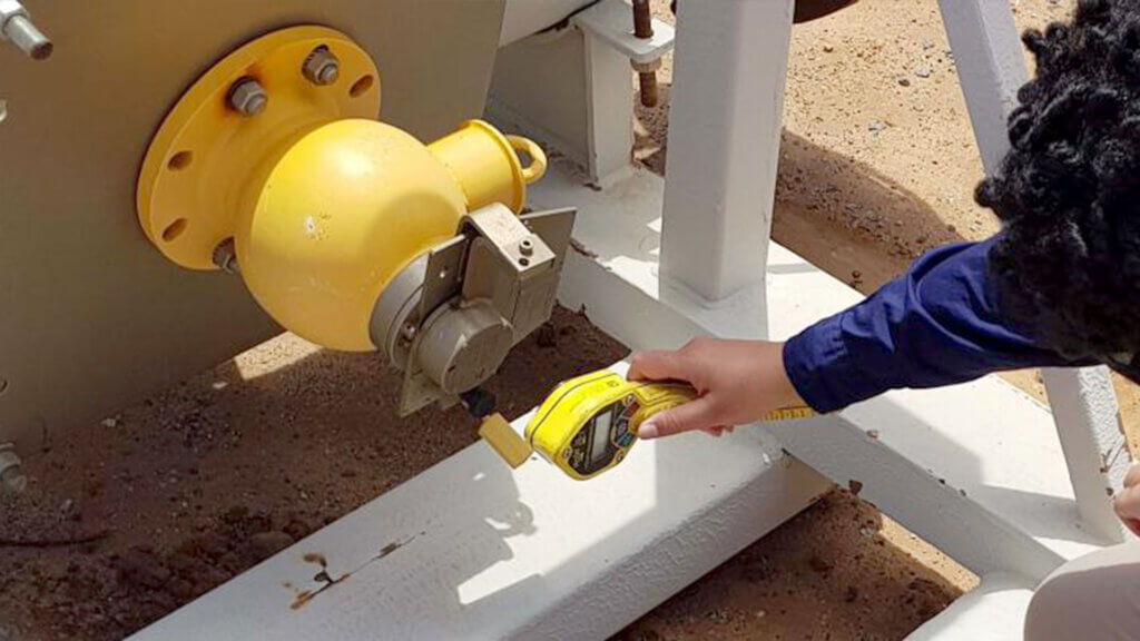 Measuring radiation levels on a density gauge