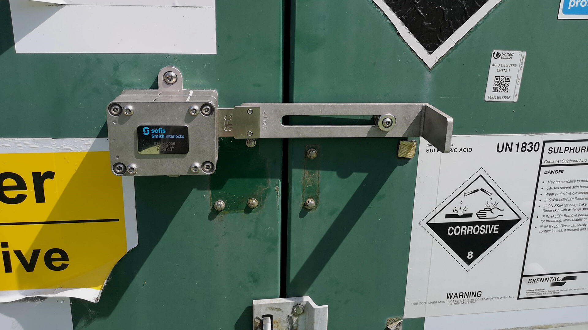Bolt lock installed on fill kiiosk