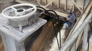 FlexiDrive remote valve operator for precise water release on a dam
